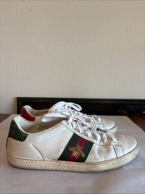 Authentic Leather Gucci Sneakers with Green & Red Accents plus Gold 🐝Embroidery